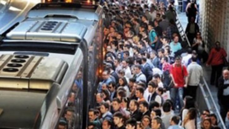 Aksayan metrobüs ve metro seferleri ayıplı hizmettir